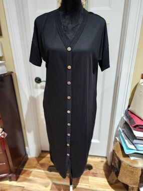 Black Button-Front Midi Dress with V-Neck and Side Pockets